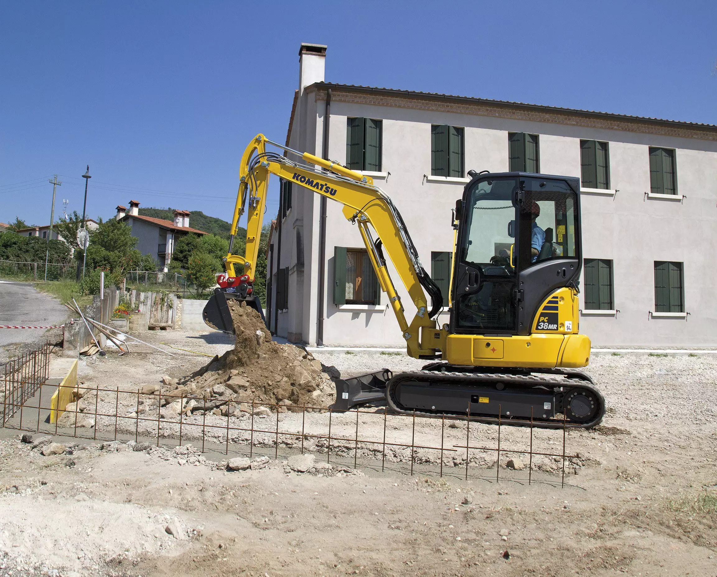 PC38MR-5_Action_2